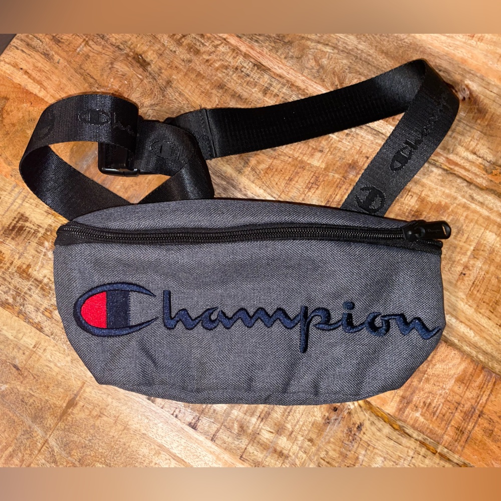 ⭐️ 2/$15 SALE ⭐️ Champion Sling Bag